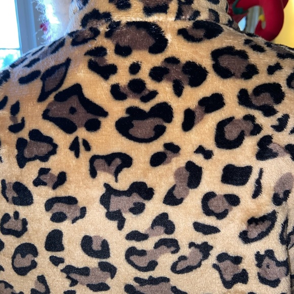 Leopard Print Sherpa Fleece Pullover Top - Picture 5 of 8